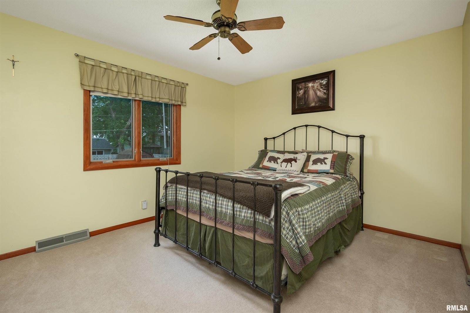 3731 Kenwood Avenue, Davenport, IA 52807