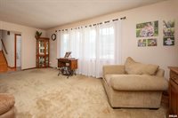 3731 Kenwood Avenue, Davenport, IA 52807