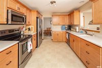 3731 Kenwood Avenue, Davenport, IA 52807