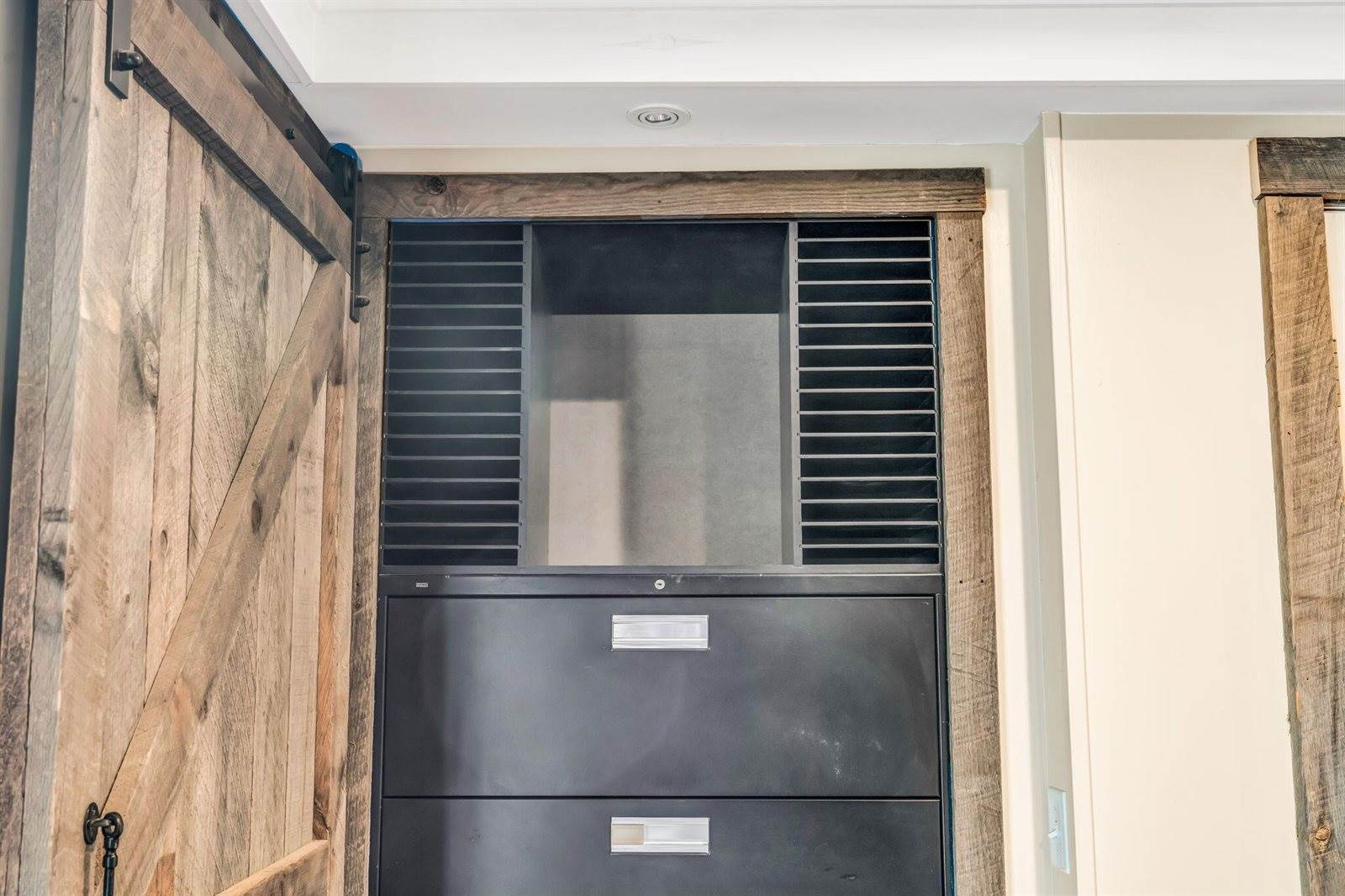 123 Mount Hope Avenue, Bangor, ME 04401