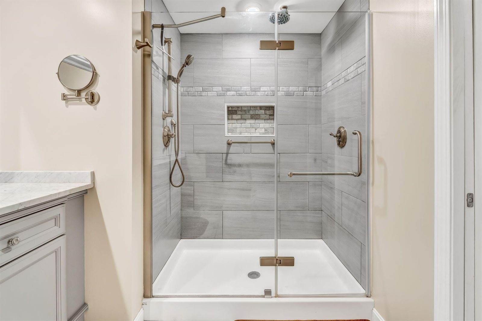 123 Mount Hope Avenue, Bangor, ME 04401