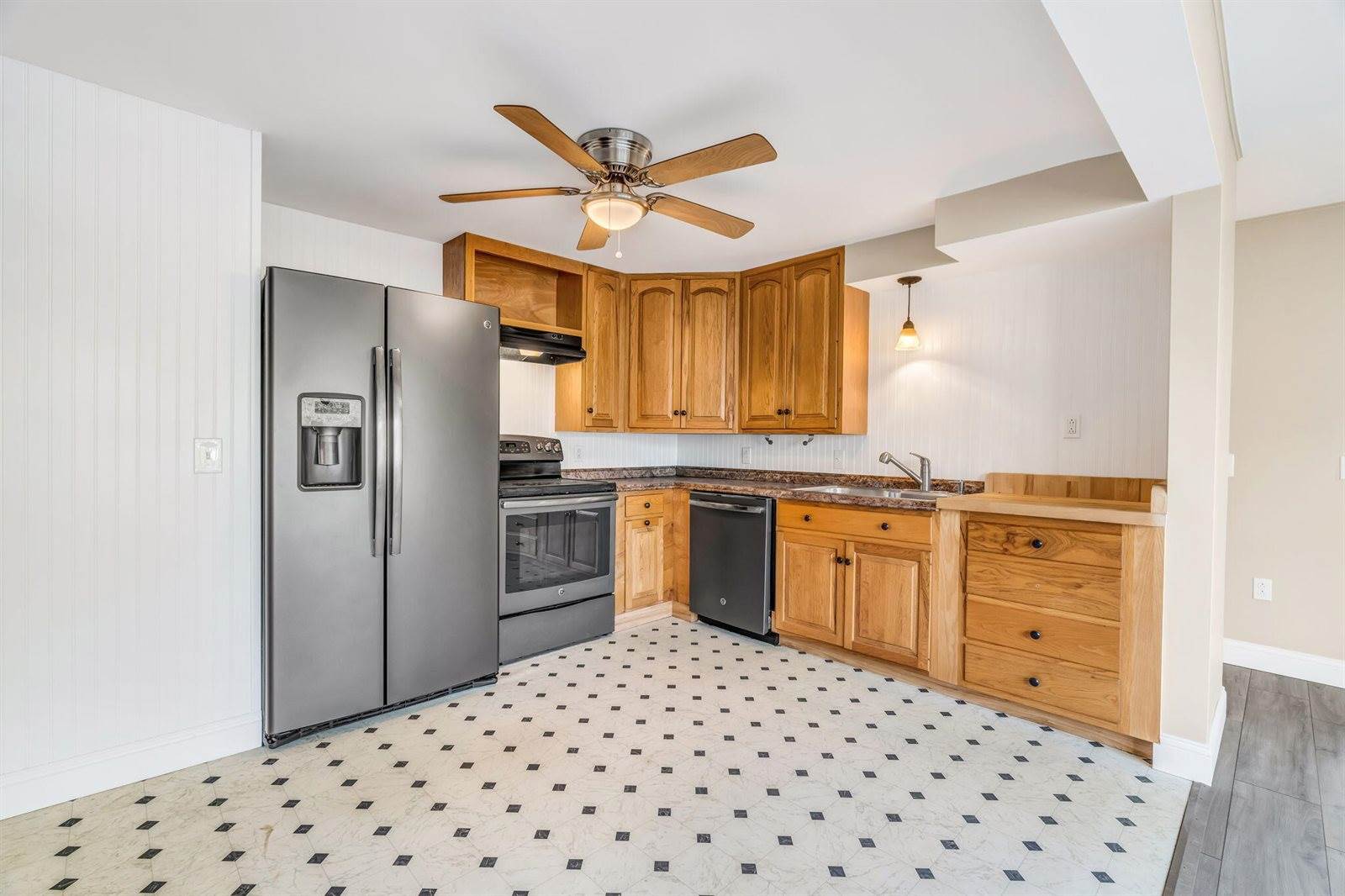 123 Mount Hope Avenue, Bangor, ME 04401