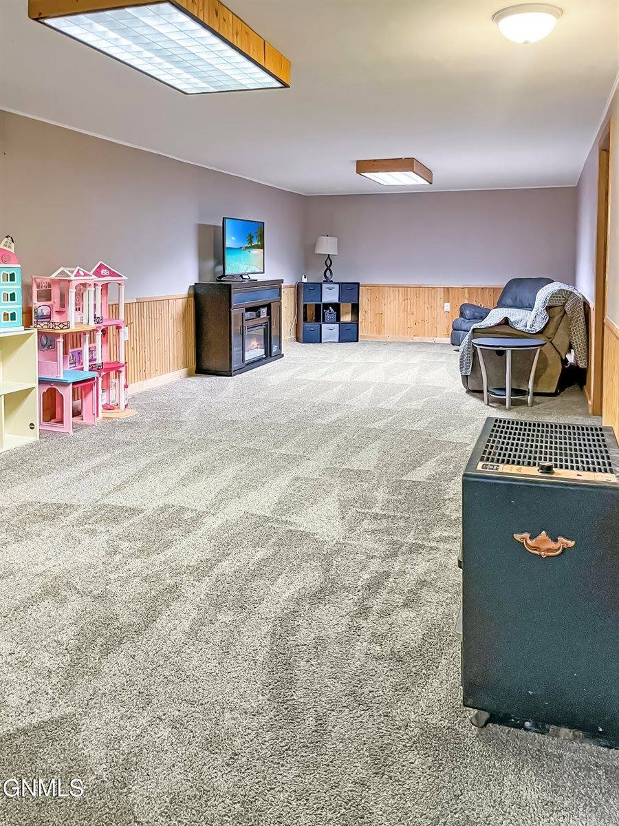 703 14th Street West, Williston, ND 58801