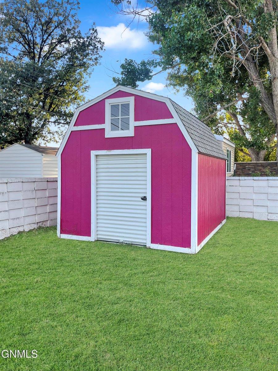 703 14th Street West, Williston, ND 58801