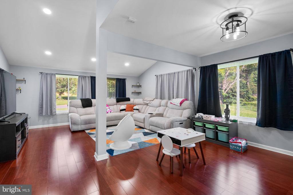 15811 Perkins Lane, Bowie, MD 20716