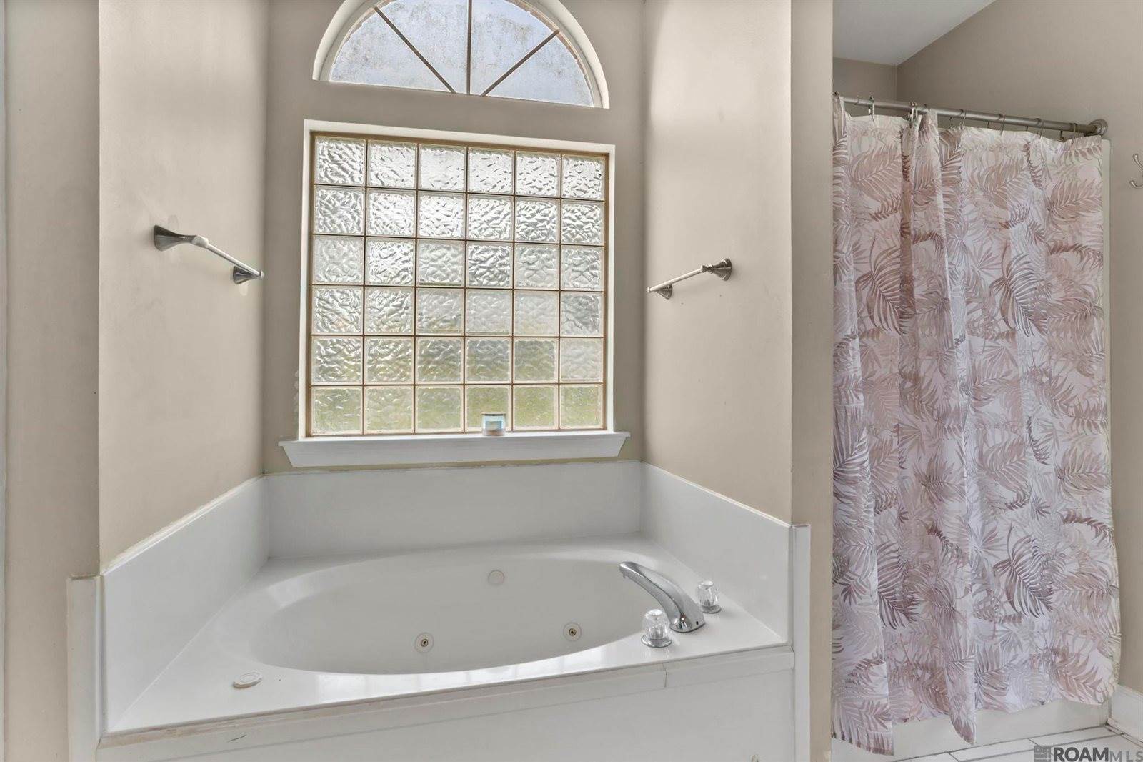 42202 Norwood, Gonzales, LA 70737