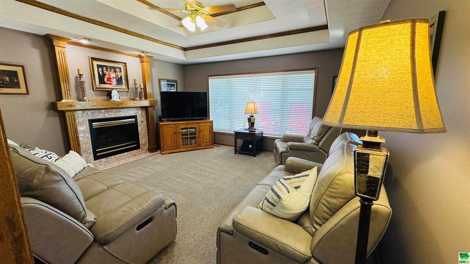 860 Springbrook Dr, Hinton, IA 51024