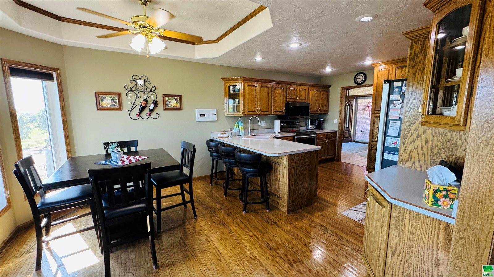 860 Springbrook Dr, Hinton, IA 51024