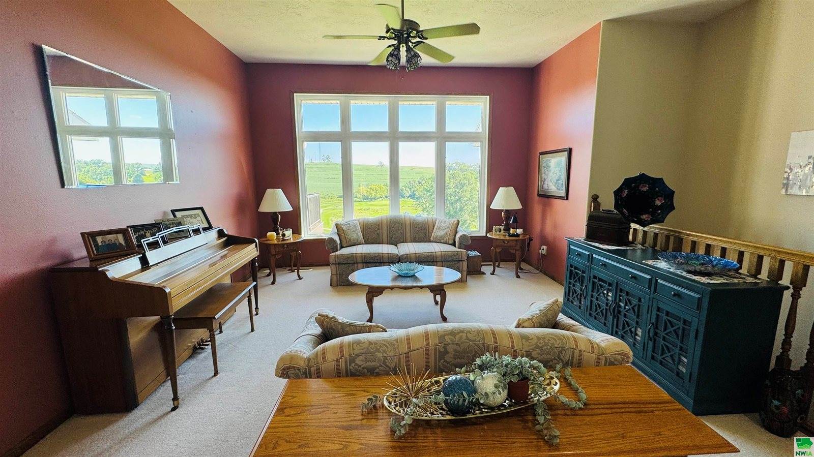 860 Springbrook Dr, Hinton, IA 51024