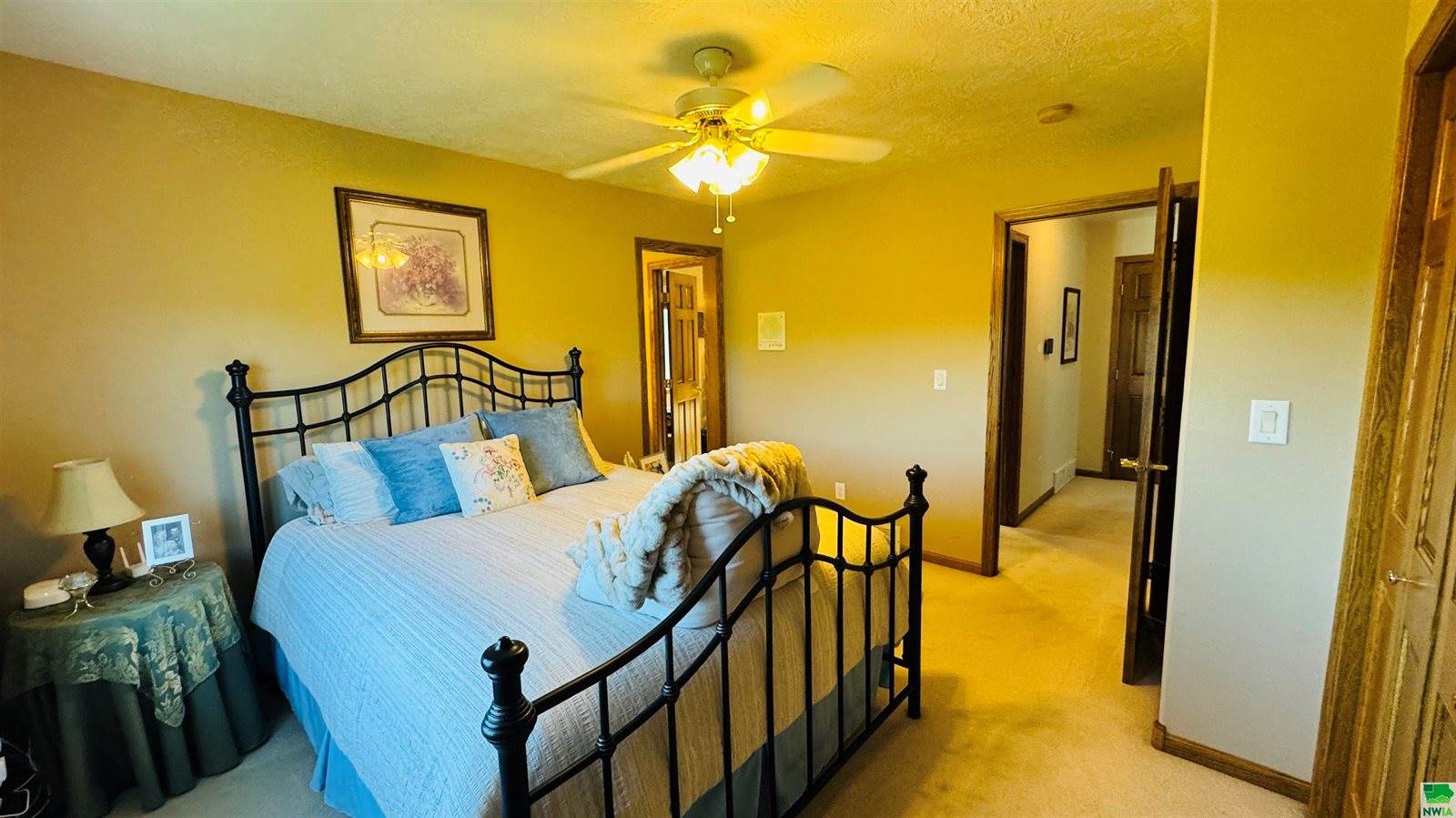 860 Springbrook Dr, Hinton, IA 51024