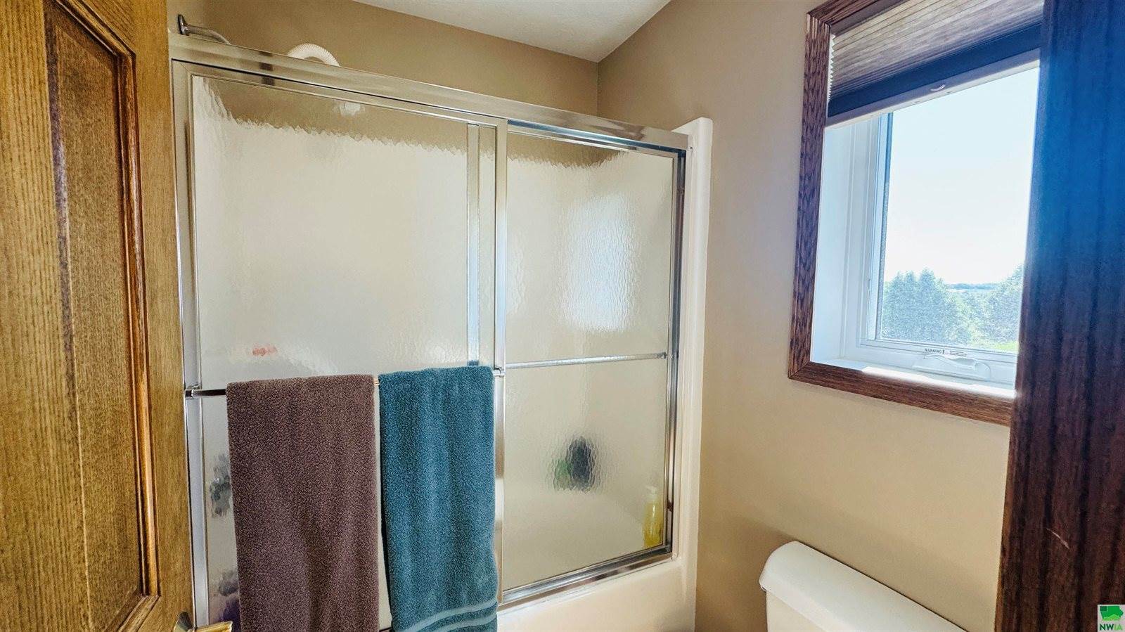 860 Springbrook Dr, Hinton, IA 51024