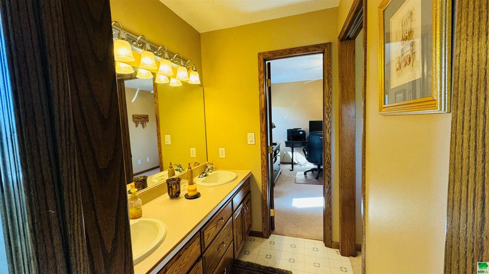 860 Springbrook Dr, Hinton, IA 51024