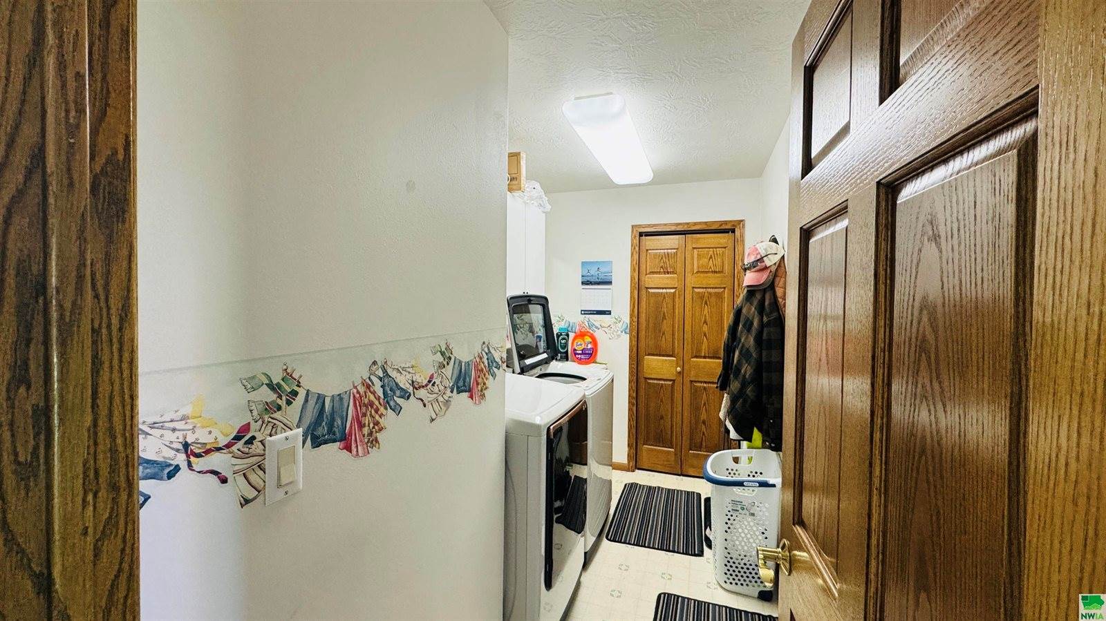 860 Springbrook Dr, Hinton, IA 51024