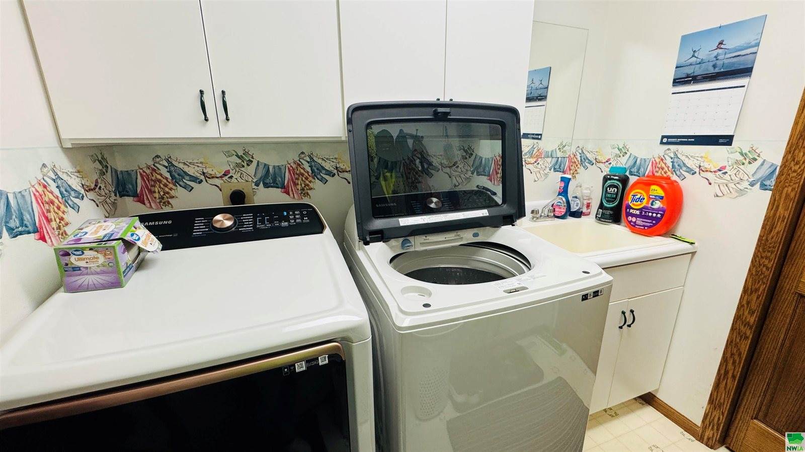 860 Springbrook Dr, Hinton, IA 51024