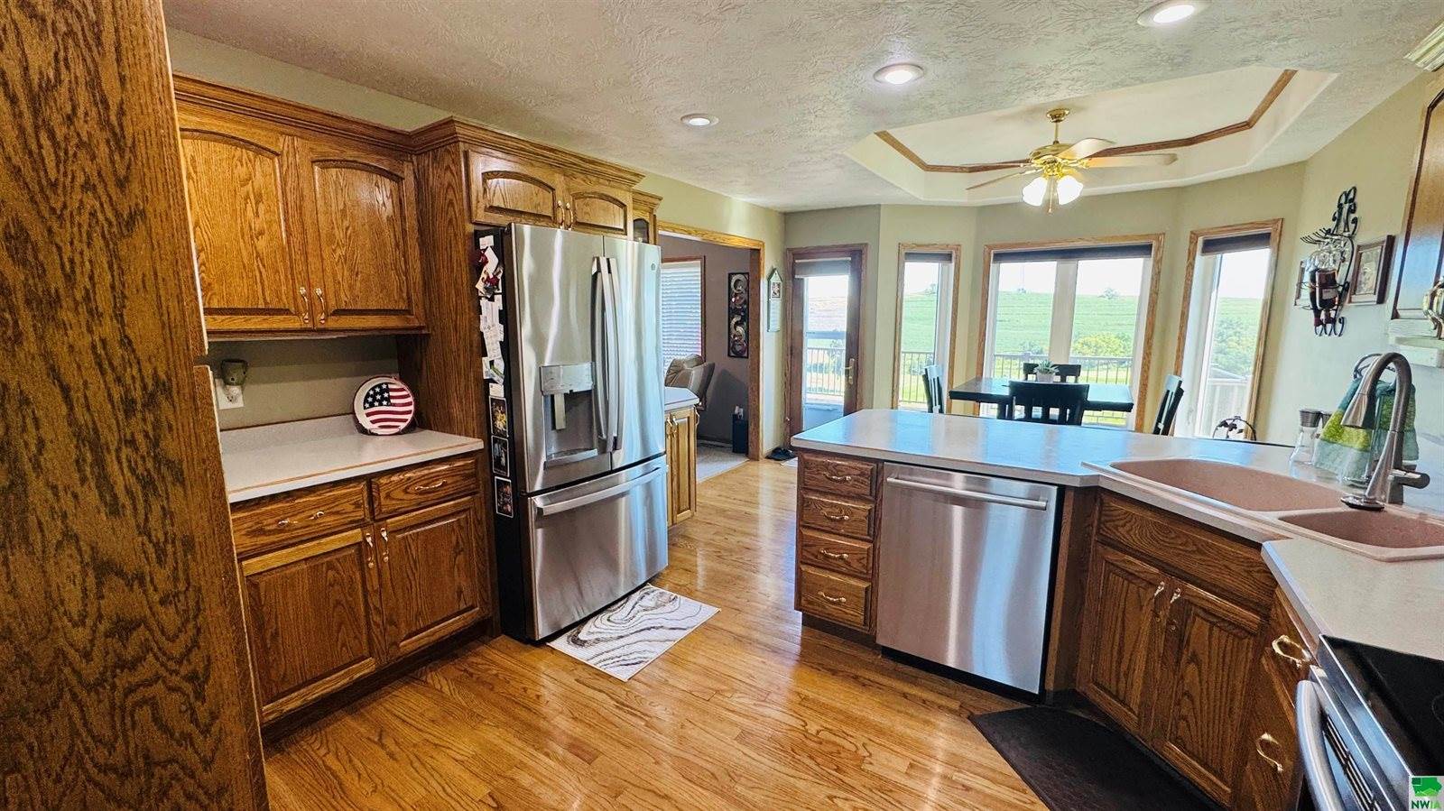 860 Springbrook Dr, Hinton, IA 51024