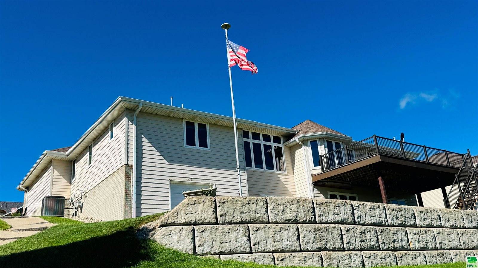 860 Springbrook Dr, Hinton, IA 51024