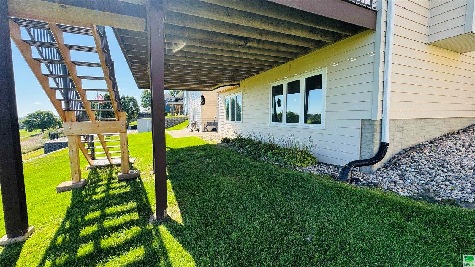 860 Springbrook Dr, Hinton, IA 51024