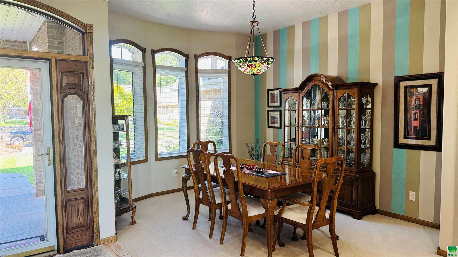 860 Springbrook Dr, Hinton, IA 51024