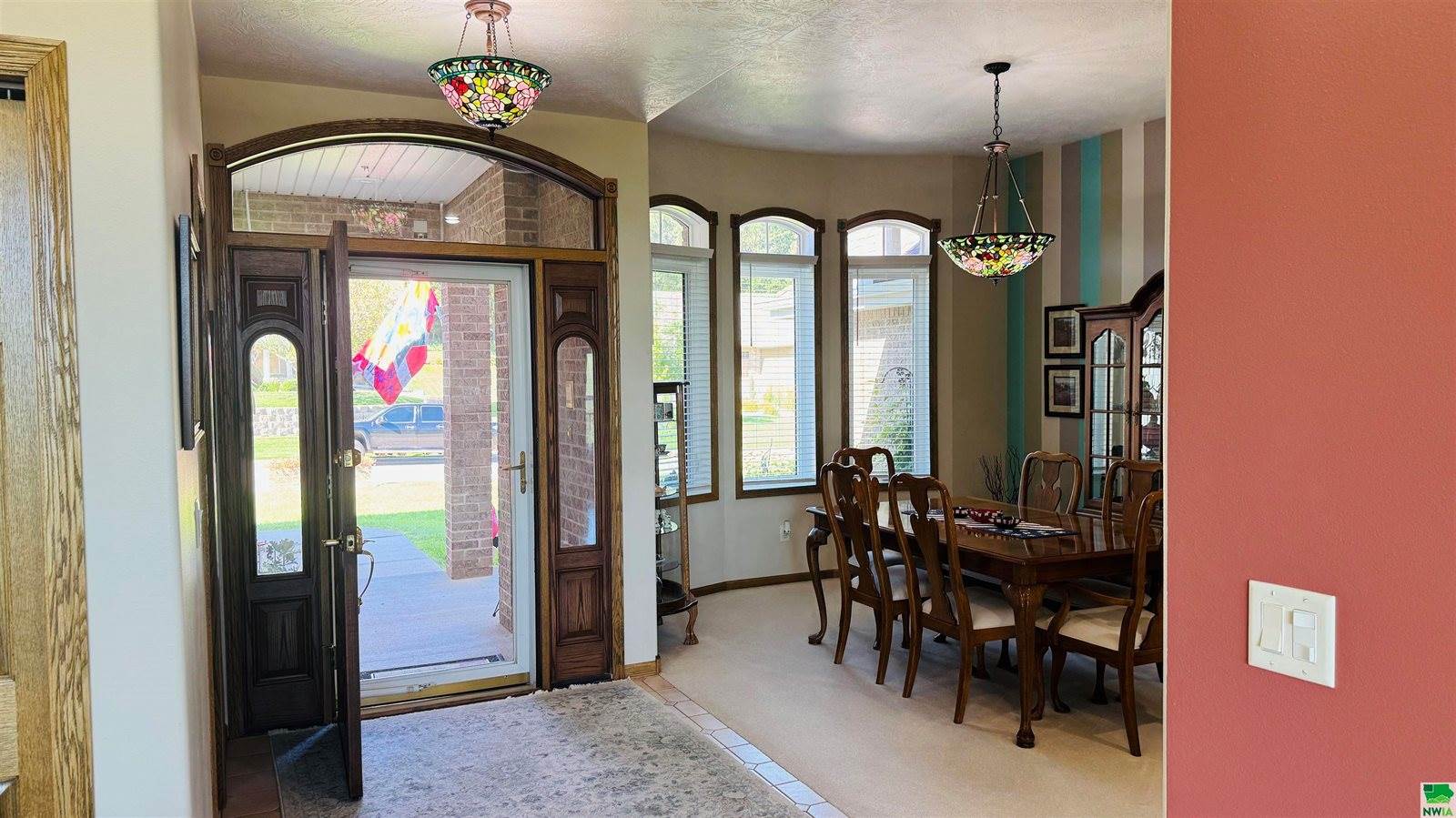 860 Springbrook Dr, Hinton, IA 51024