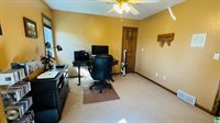 860 Springbrook Dr, Hinton, IA 51024