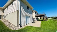 860 Springbrook Dr, Hinton, IA 51024