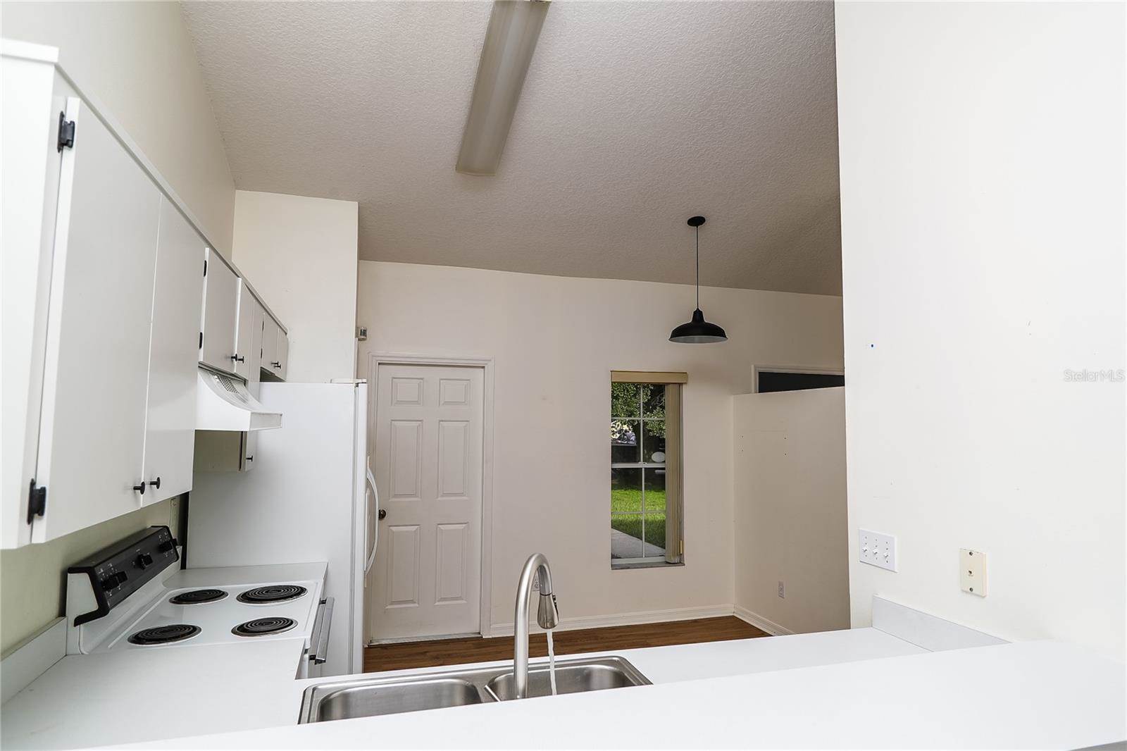 10 Bay Ridge Loop, Mascotte, FL 34753