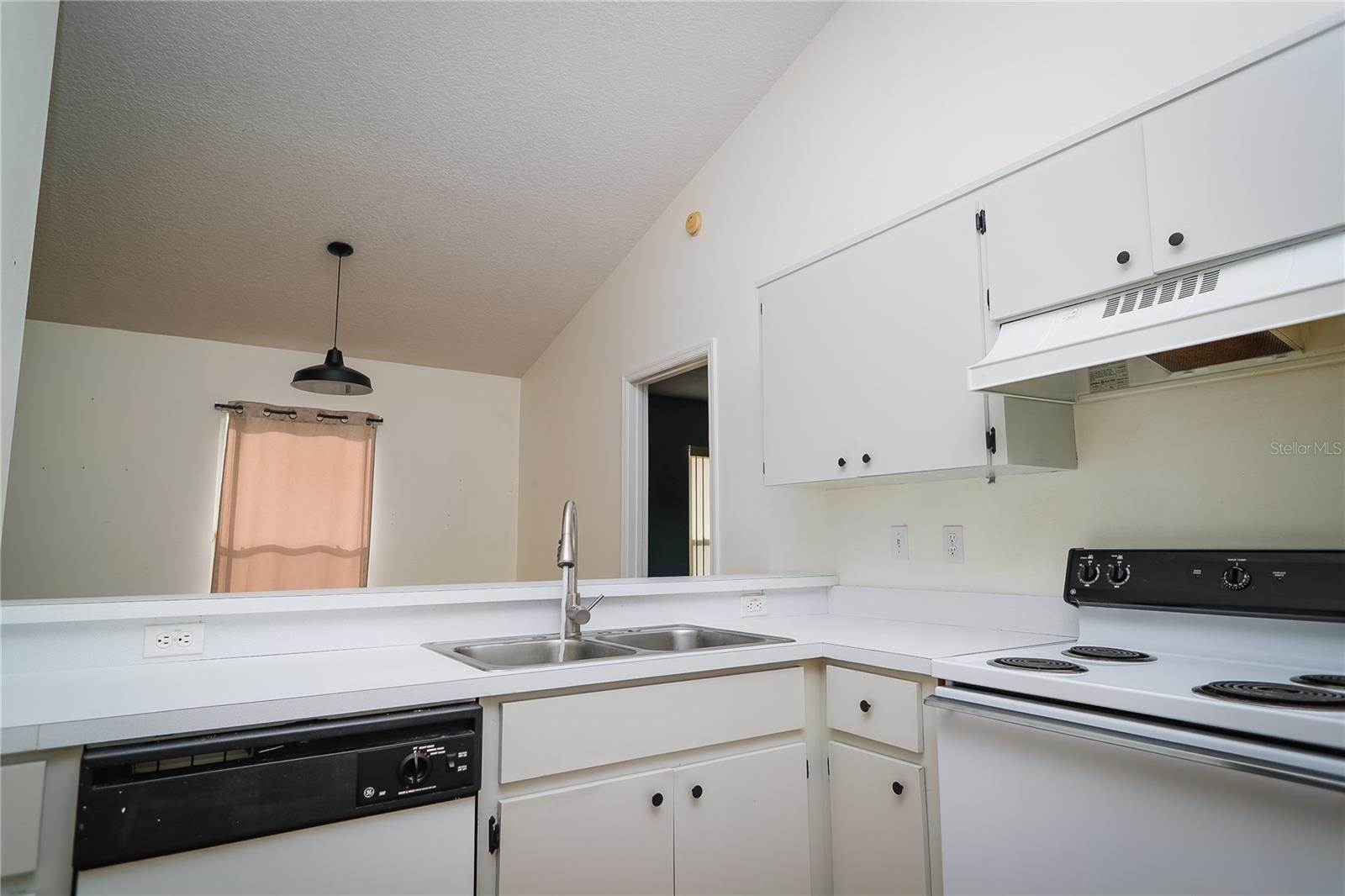 10 Bay Ridge Loop, Mascotte, FL 34753