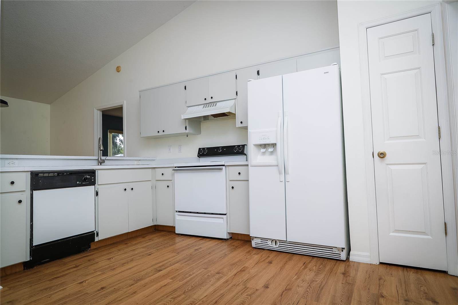 10 Bay Ridge Loop, Mascotte, FL 34753