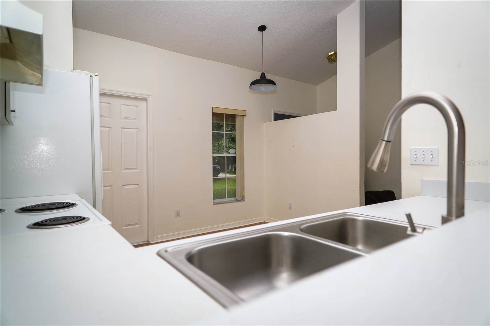 10 Bay Ridge Loop, Mascotte, FL 34753