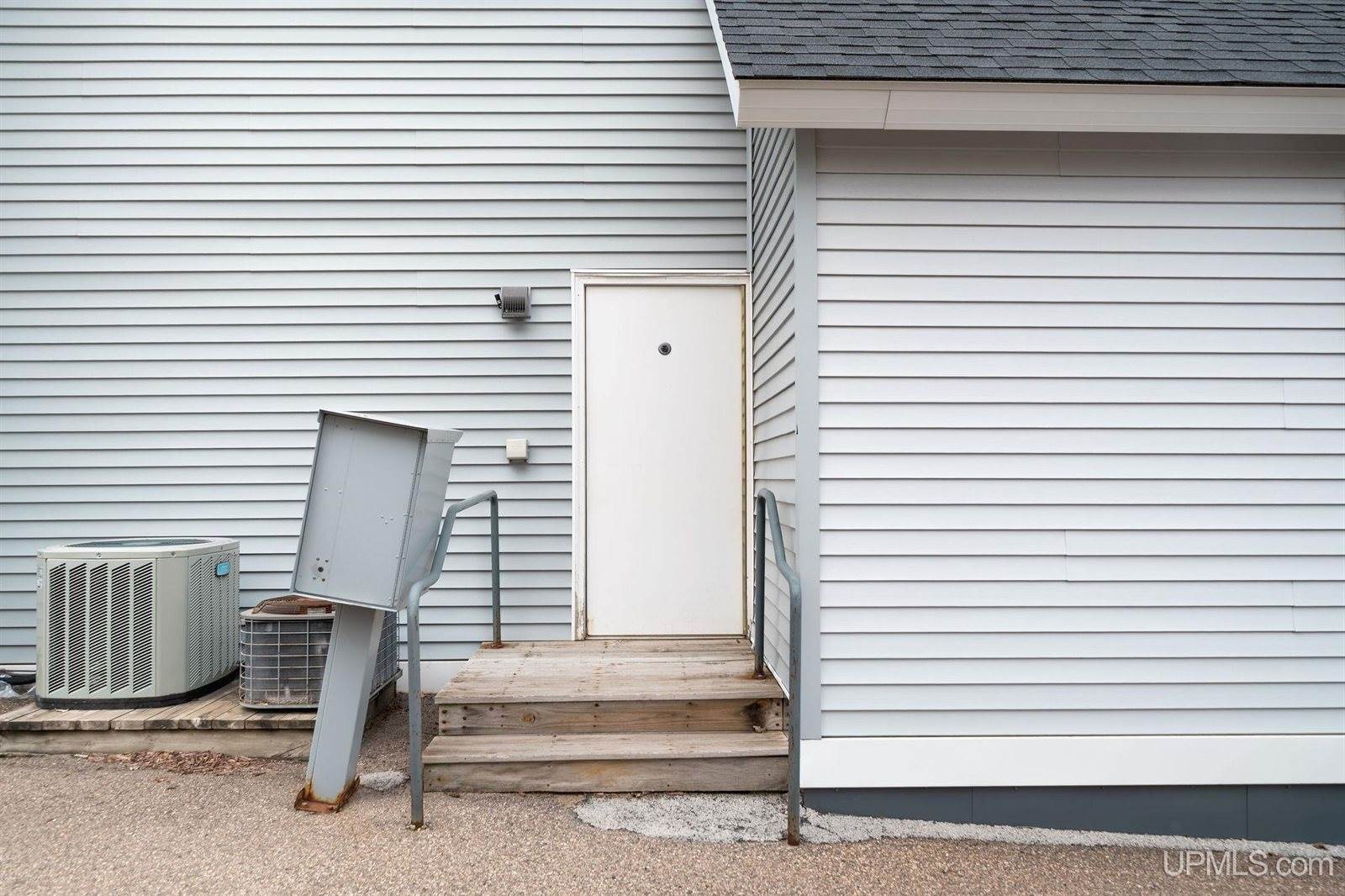 1219 N 3rd Street, Marquette, MI 49855