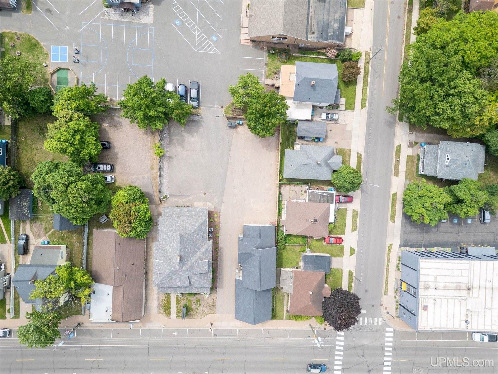 1219 N 3rd Street, Marquette, MI 49855