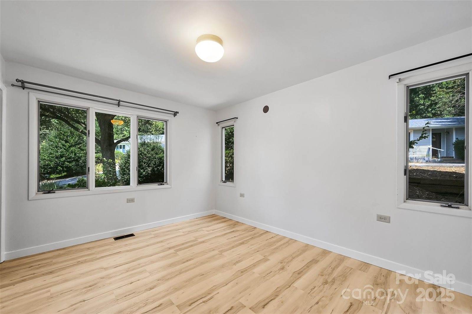 71 Hollybrook Drive, Asheville, NC 28803