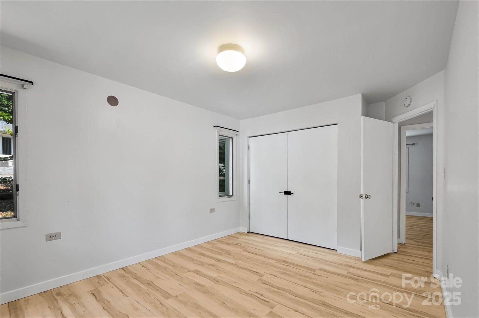 71 Hollybrook Drive, Asheville, NC 28803