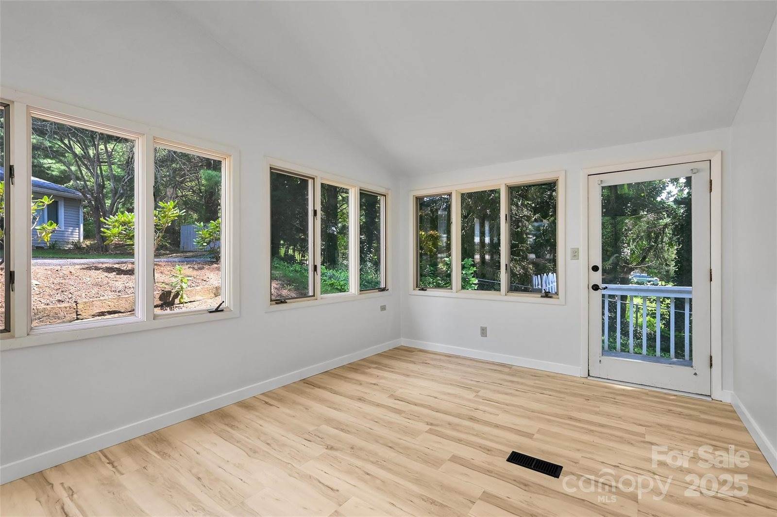 71 Hollybrook Drive, Asheville, NC 28803