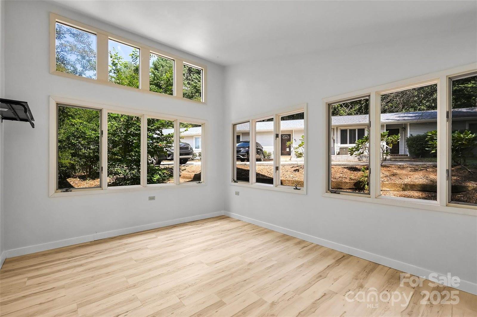 71 Hollybrook Drive, Asheville, NC 28803