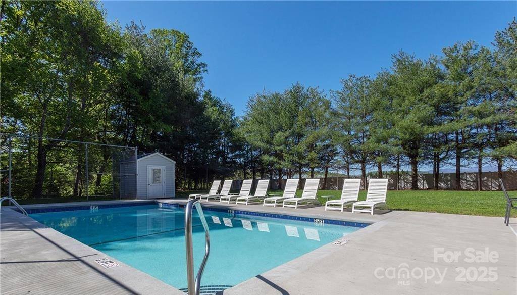 71 Hollybrook Drive, Asheville, NC 28803