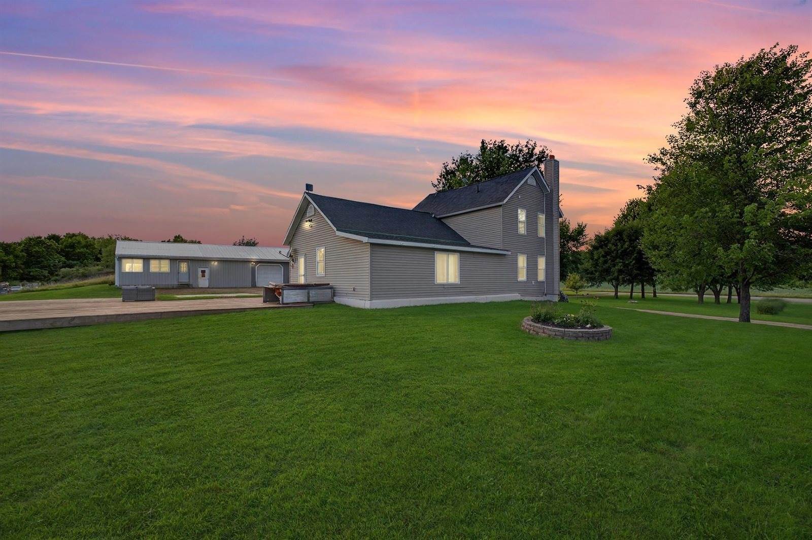 E2290 Flaata Road, Iola, WI 54945