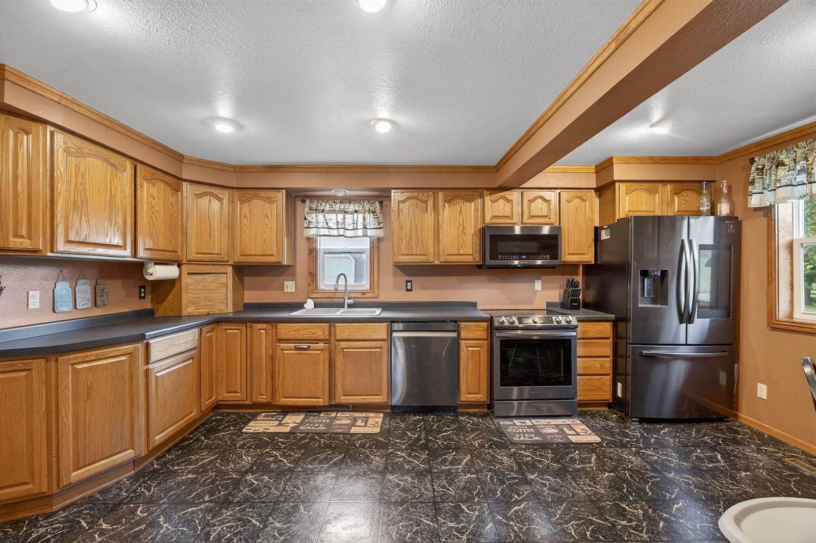 E2290 Flaata Road, Iola, WI 54945