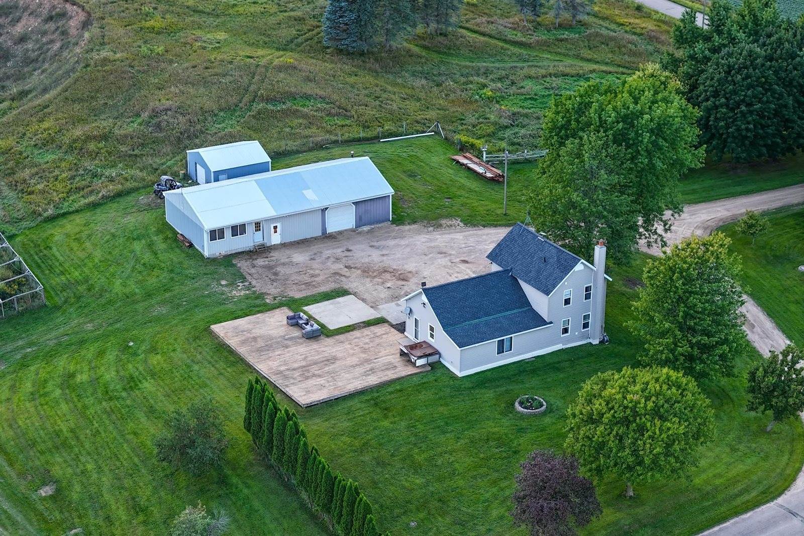 E2290 Flaata Road, Iola, WI 54945