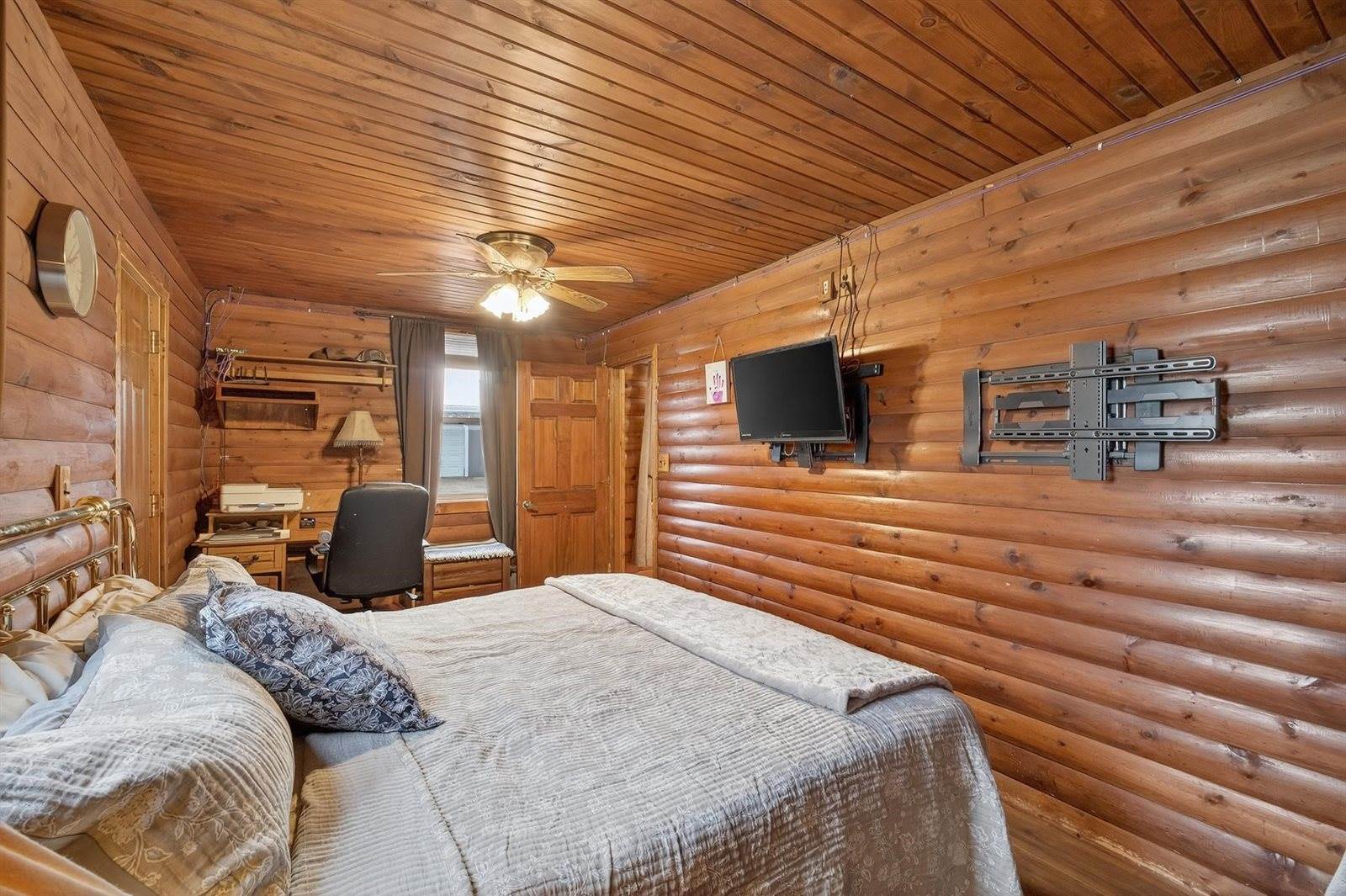 E2290 Flaata Road, Iola, WI 54945