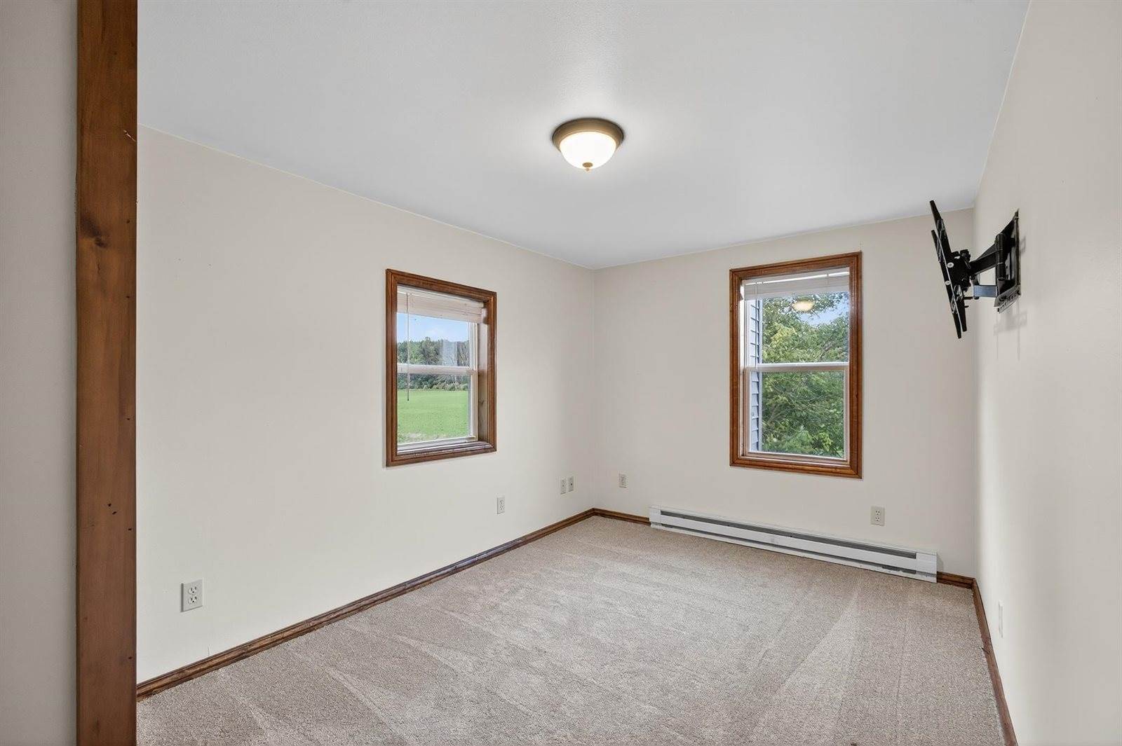 E2290 Flaata Road, Iola, WI 54945