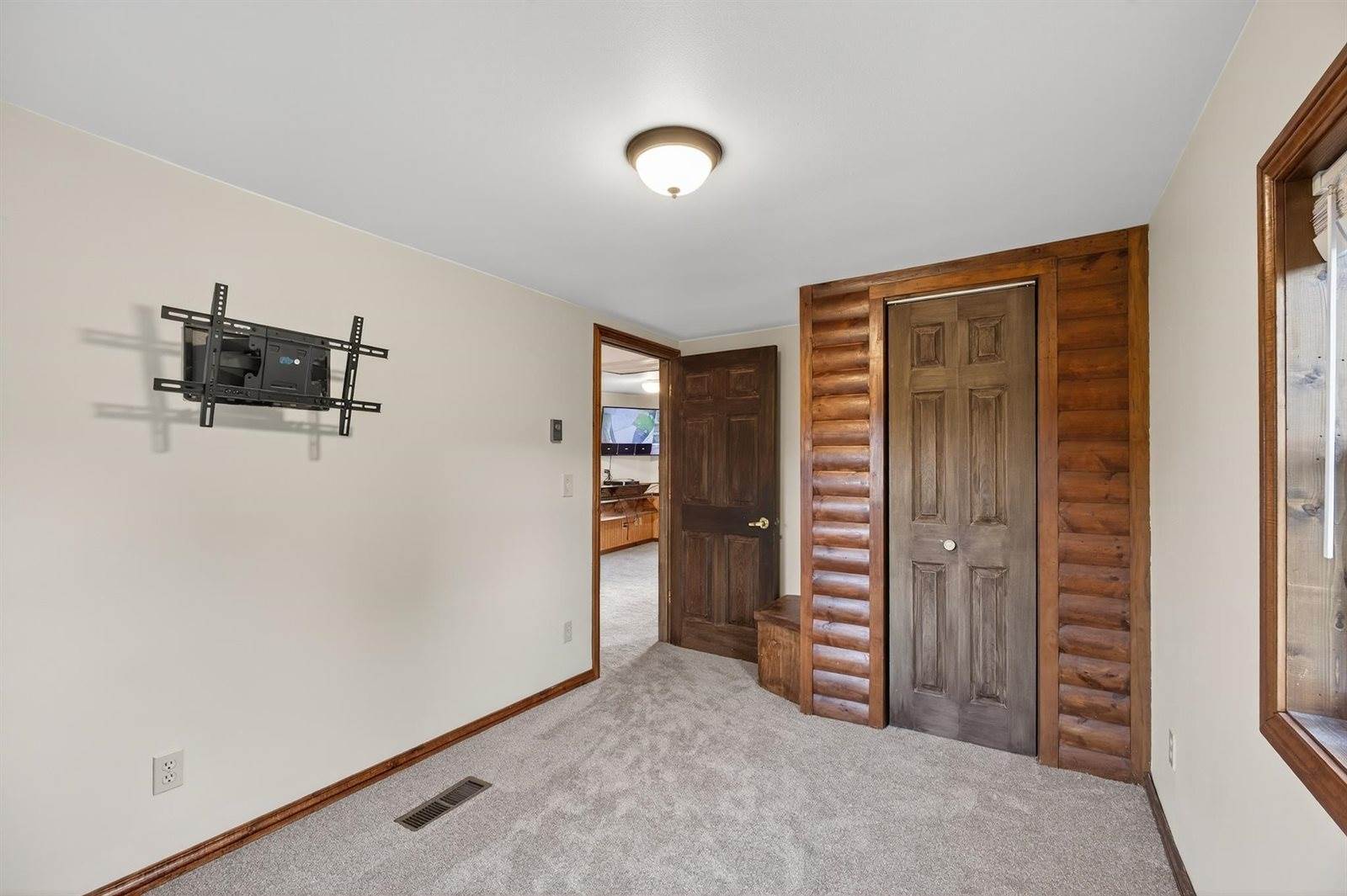 E2290 Flaata Road, Iola, WI 54945