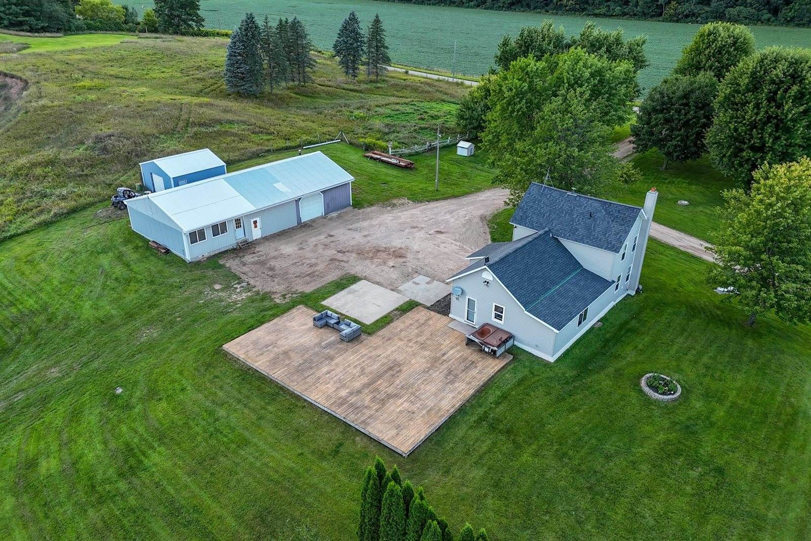 E2290 Flaata Road, Iola, WI 54945