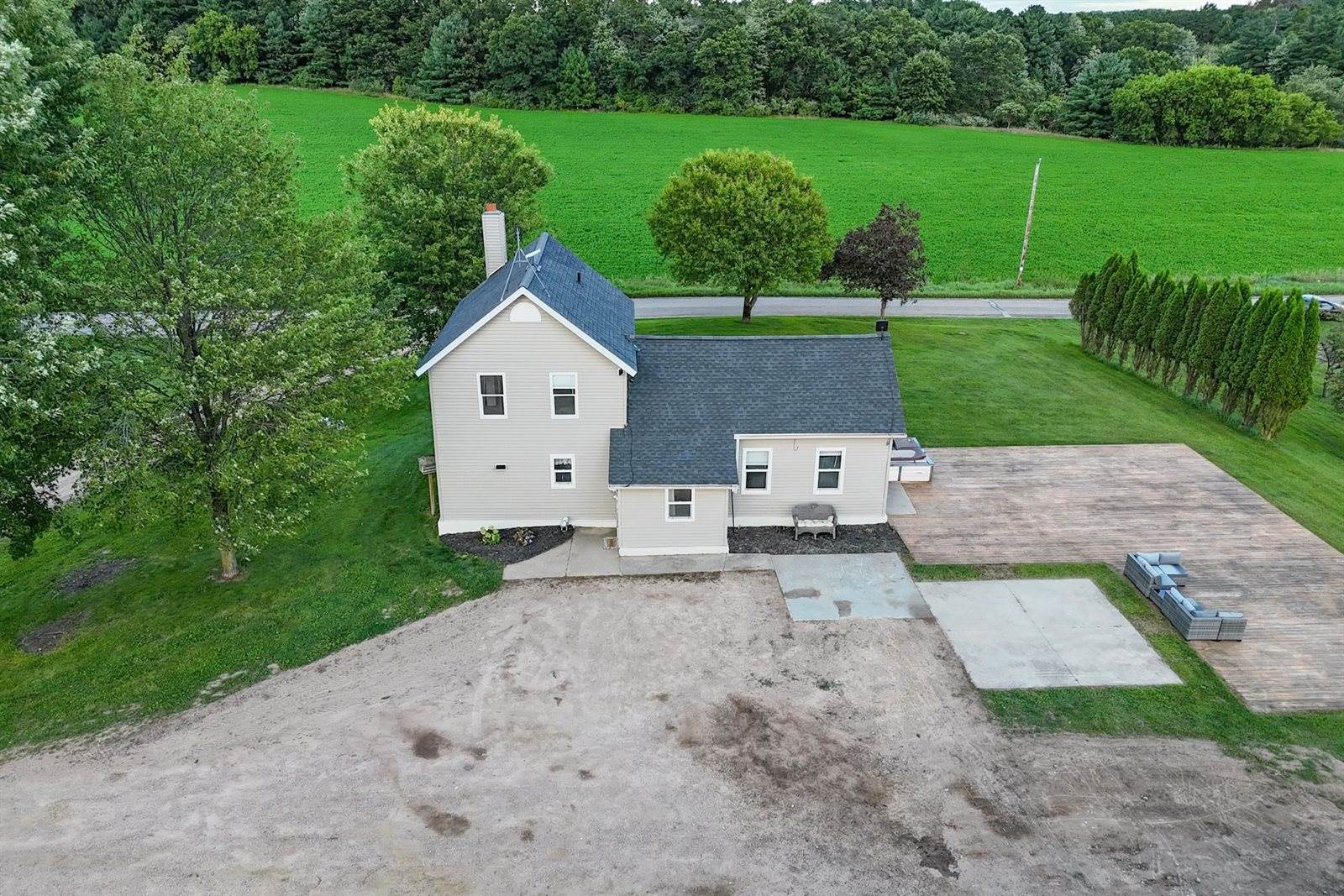 E2290 Flaata Road, Iola, WI 54945