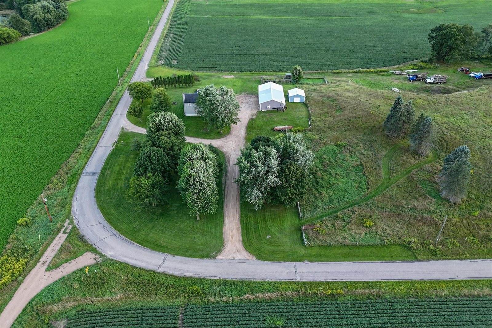 E2290 Flaata Road, Iola, WI 54945