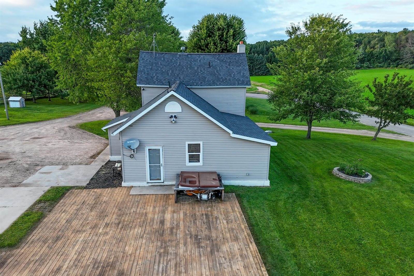 E2290 Flaata Road, Iola, WI 54945