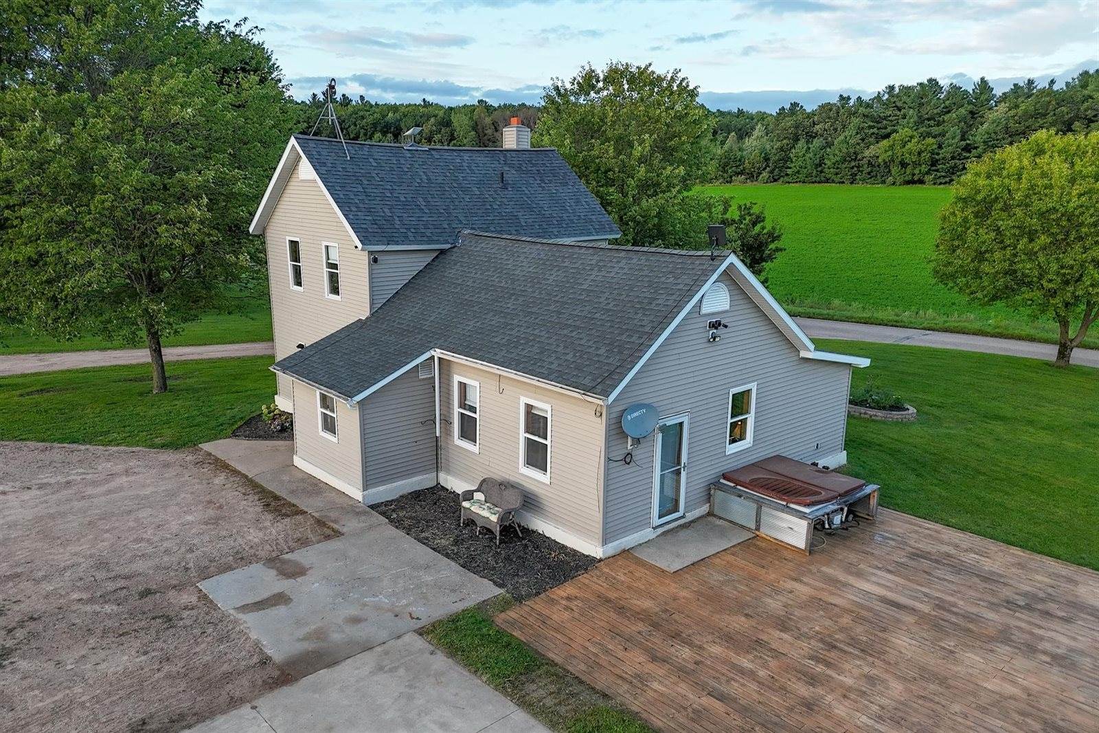 E2290 Flaata Road, Iola, WI 54945