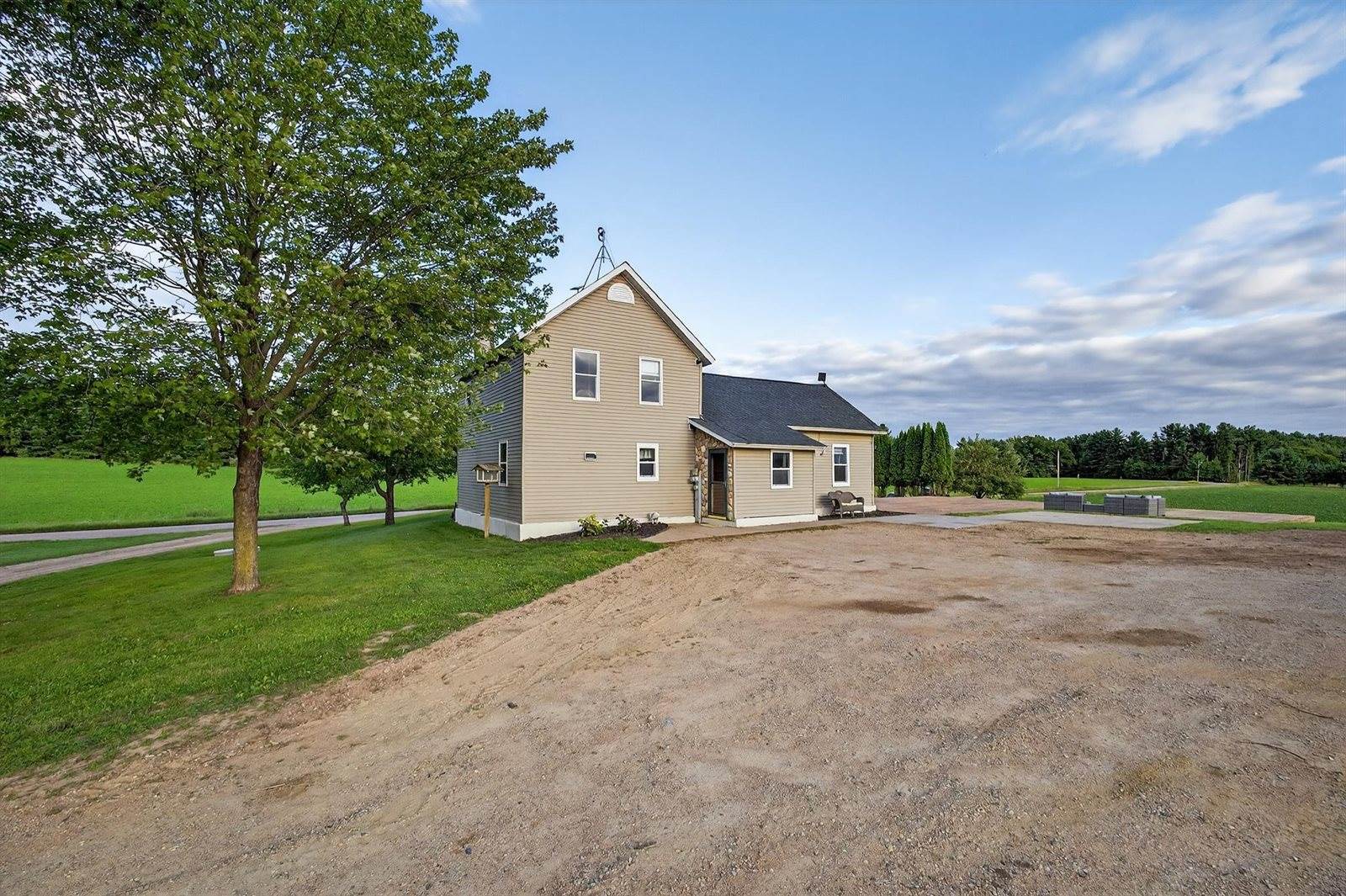 E2290 Flaata Road, Iola, WI 54945