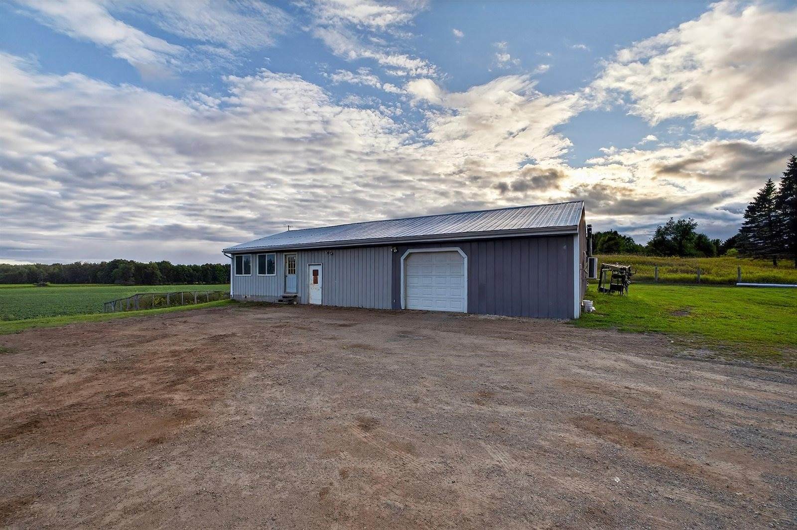 E2290 Flaata Road, Iola, WI 54945
