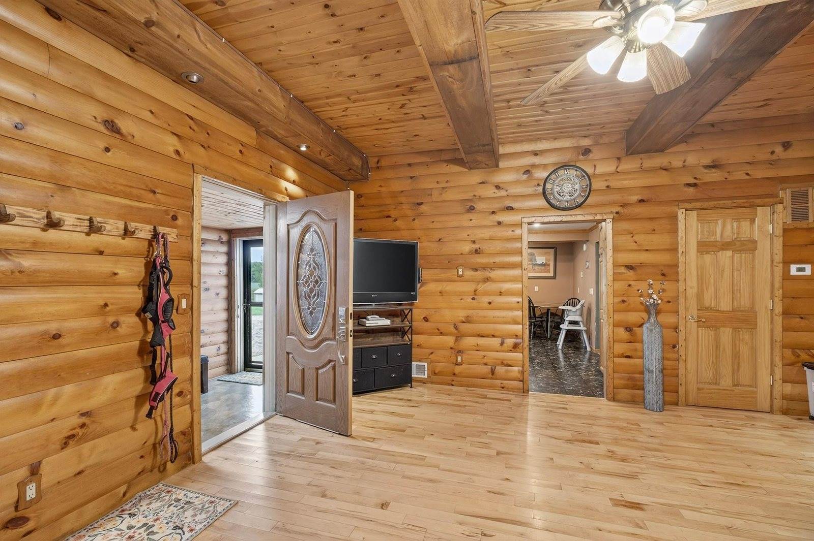 E2290 Flaata Road, Iola, WI 54945